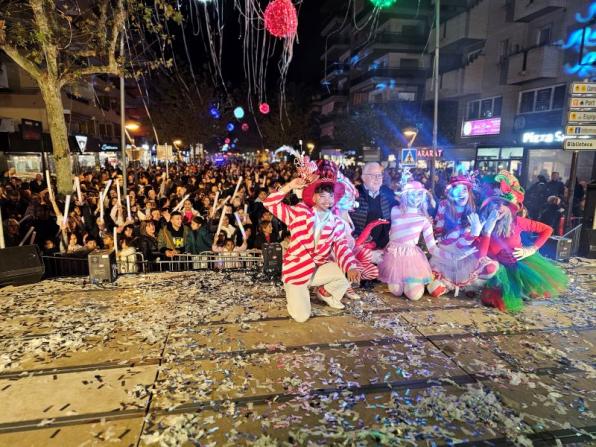 Salou enciende el árbol y las luces de Navidad con una gran fiesta