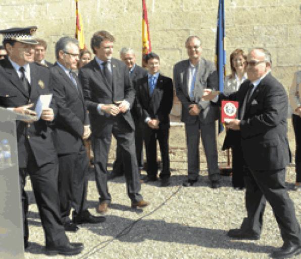 La Policía Local de Salou celebra la festividad del patrón San Miguel en la Torre Vella