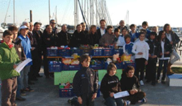 La Regata Solidària aporta aliments a la Parròquia de Santa Maria del Mar de Salou